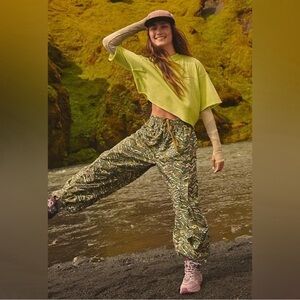 Free People Zephyr Printed Pants Size Medium NWT
